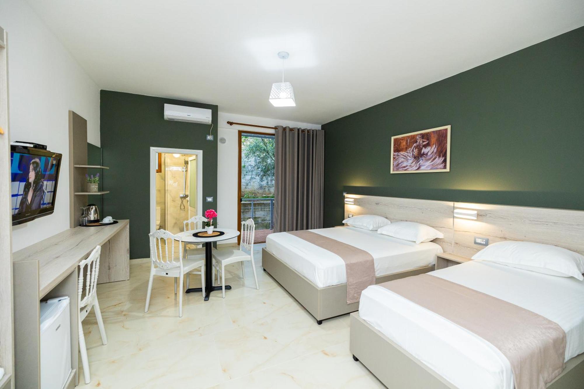 Hotel Idi Вльора Екстер'єр фото