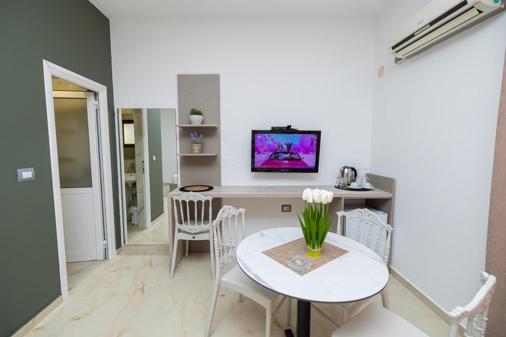 Hotel Idi Вльора Екстер'єр фото
